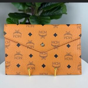 💯 Authentic MCM Cognac Envelope Clutch(GWP)